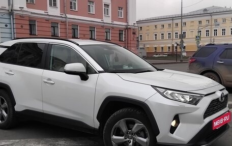 Toyota RAV4, 2021 год, 4 000 000 рублей, 9 фотография