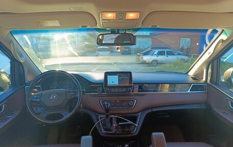 Hyundai Grand Starex Grand Starex I рестайлинг 2, 2018 год, 3 660 000 рублей, 3 фотография