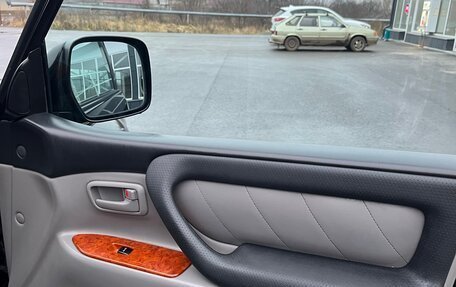 Toyota Land Cruiser 100 рестайлинг 2, 2006 год, 2 490 000 рублей, 11 фотография