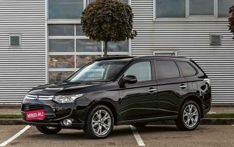 Mitsubishi Outlander III рестайлинг 3, 2014 год, 1 395 000 рублей, 1 фотография