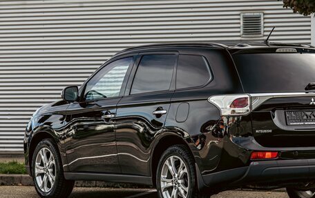 Mitsubishi Outlander III рестайлинг 3, 2014 год, 1 395 000 рублей, 9 фотография