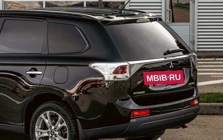 Mitsubishi Outlander III рестайлинг 3, 2014 год, 1 395 000 рублей, 10 фотография
