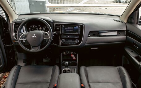 Mitsubishi Outlander III рестайлинг 3, 2014 год, 1 395 000 рублей, 16 фотография