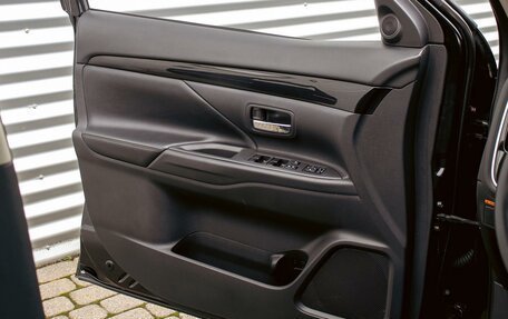 Mitsubishi Outlander III рестайлинг 3, 2014 год, 1 395 000 рублей, 12 фотография