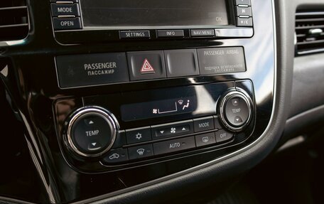 Mitsubishi Outlander III рестайлинг 3, 2014 год, 1 395 000 рублей, 15 фотография