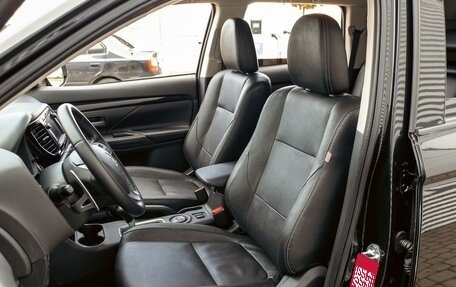 Mitsubishi Outlander III рестайлинг 3, 2014 год, 1 395 000 рублей, 11 фотография