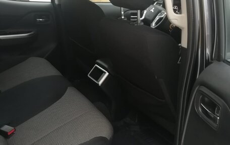 Mitsubishi L200 IV рестайлинг, 2019 год, 2 800 000 рублей, 7 фотография