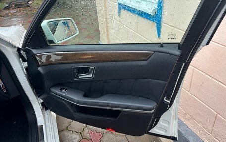 Mercedes-Benz E-Класс, 2011 год, 2 000 000 рублей, 9 фотография