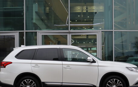 Mitsubishi Outlander III рестайлинг 3, 2017 год, 1 530 000 рублей, 5 фотография