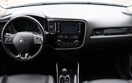 Mitsubishi Outlander III рестайлинг 3, 2017 год, 1 530 000 рублей, 12 фотография