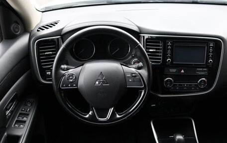 Mitsubishi Outlander III рестайлинг 3, 2017 год, 1 530 000 рублей, 11 фотография