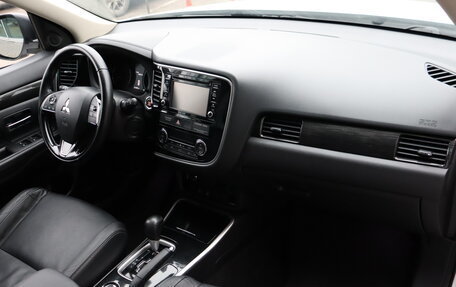 Mitsubishi Outlander III рестайлинг 3, 2017 год, 1 530 000 рублей, 14 фотография