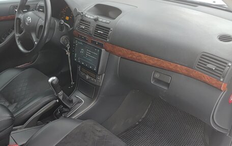 Toyota Avensis III рестайлинг, 2005 год, 650 000 рублей, 3 фотография