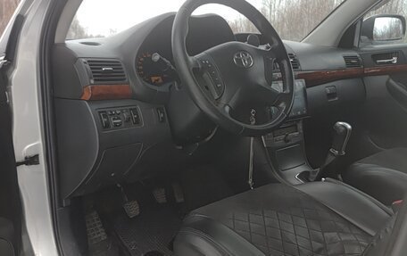 Toyota Avensis III рестайлинг, 2005 год, 650 000 рублей, 12 фотография