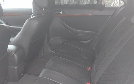 Toyota Avensis III рестайлинг, 2005 год, 650 000 рублей, 29 фотография