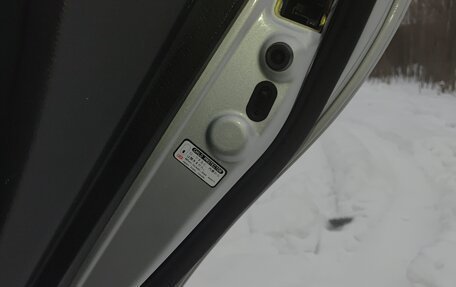 Toyota Avensis III рестайлинг, 2005 год, 650 000 рублей, 25 фотография