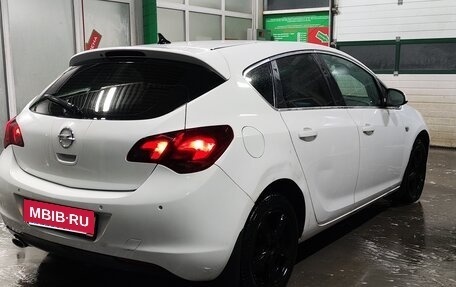 Opel Astra J, 2010 год, 600 000 рублей, 3 фотография