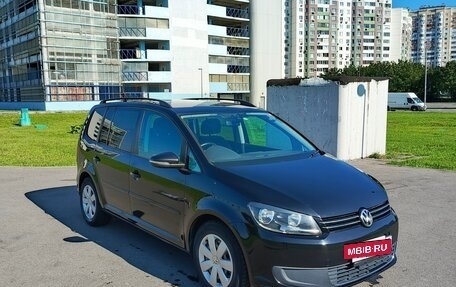 Volkswagen Touran III, 2012 год, 1 150 000 рублей, 24 фотография