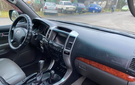 Toyota Land Cruiser Prado 120 рестайлинг, 2004 год, 1 570 000 рублей, 12 фотография