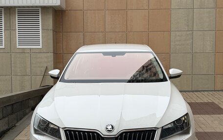 Skoda Superb III рестайлинг, 2016 год, 1 925 000 рублей, 3 фотография