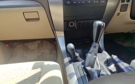 Toyota Land Cruiser Prado 120 рестайлинг, 2005 год, 2 200 000 рублей, 15 фотография