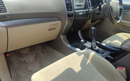 Toyota Land Cruiser Prado 120 рестайлинг, 2005 год, 2 200 000 рублей, 12 фотография