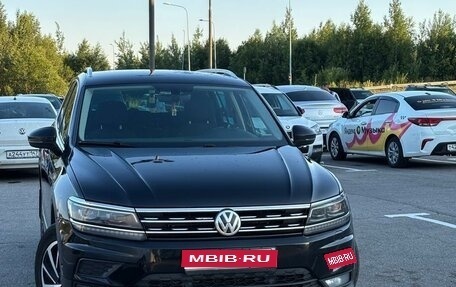 Volkswagen Tiguan II, 2018 год, 2 300 000 рублей, 1 фотография