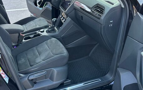 Volkswagen Tiguan II, 2018 год, 2 300 000 рублей, 16 фотография