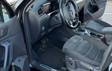 Volkswagen Tiguan II, 2018 год, 2 300 000 рублей, 15 фотография