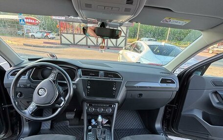 Volkswagen Tiguan II, 2018 год, 2 300 000 рублей, 18 фотография