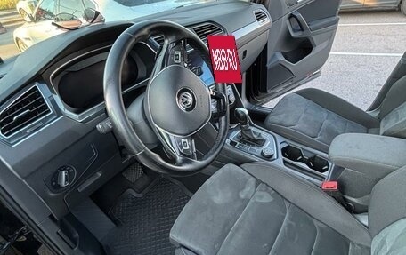 Volkswagen Tiguan II, 2018 год, 2 300 000 рублей, 19 фотография