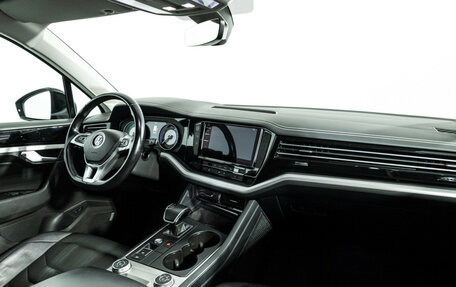 Volkswagen Touareg III, 2018 год, 4 299 700 рублей, 9 фотография