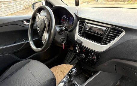 Hyundai Solaris II рестайлинг, 2018 год, 730 000 рублей, 3 фотография