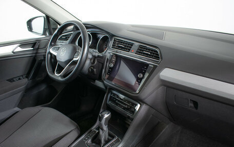 Volkswagen Tiguan II, 2021 год, 2 570 000 рублей, 9 фотография