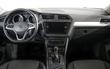 Volkswagen Tiguan II, 2021 год, 2 570 000 рублей, 11 фотография