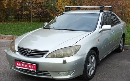 Toyota Camry V40, 2005 год, 600 000 рублей, 1 фотография