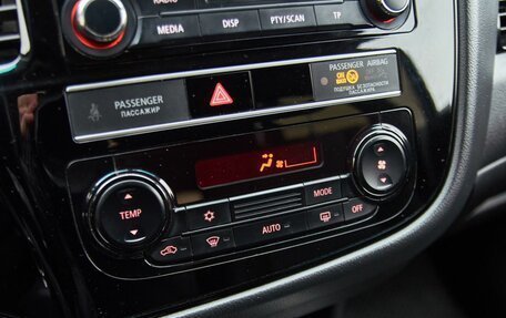 Mitsubishi Outlander III рестайлинг 3, 2019 год, 2 100 000 рублей, 6 фотография