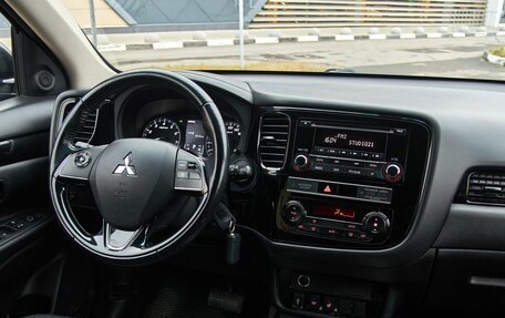 Mitsubishi Outlander III рестайлинг 3, 2019 год, 2 100 000 рублей, 15 фотография