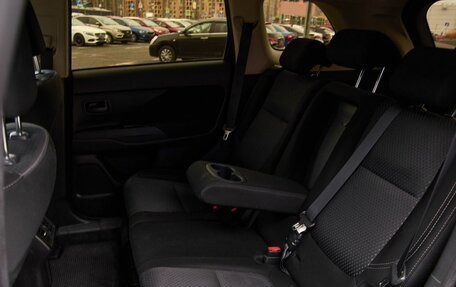 Mitsubishi Outlander III рестайлинг 3, 2019 год, 2 100 000 рублей, 14 фотография