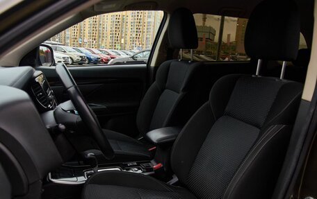 Mitsubishi Outlander III рестайлинг 3, 2019 год, 2 100 000 рублей, 13 фотография