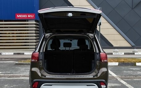 Mitsubishi Outlander III рестайлинг 3, 2019 год, 2 100 000 рублей, 18 фотография