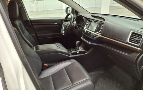 Toyota Highlander III, 2014 год, 2 999 000 рублей, 15 фотография