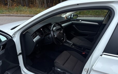 Volkswagen Passat B8 рестайлинг, 2016 год, 1 700 000 рублей, 23 фотография