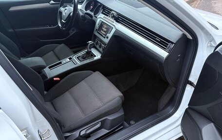 Volkswagen Passat B8 рестайлинг, 2016 год, 1 700 000 рублей, 29 фотография