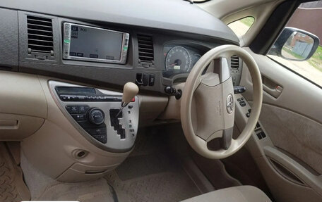 Toyota ISis I, 2007 год, 1 150 000 рублей, 3 фотография