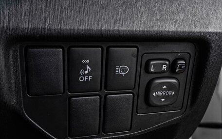 Toyota Prius, 2012 год, 1 019 000 рублей, 20 фотография