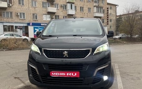 Peugeot Traveller I, 2020 год, 2 950 000 рублей, 1 фотография