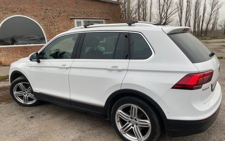 Volkswagen Tiguan II, 2017 год, 2 300 000 рублей, 3 фотография
