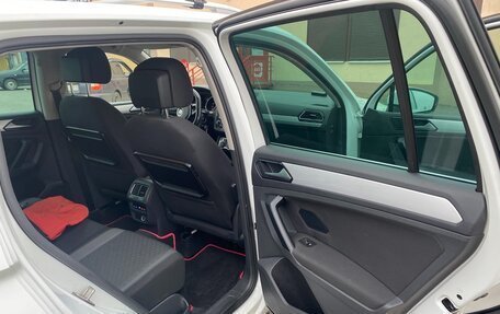 Volkswagen Tiguan II, 2017 год, 2 300 000 рублей, 16 фотография