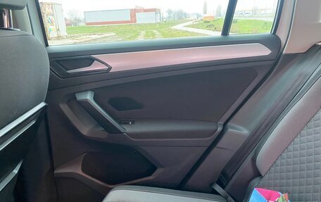 Volkswagen Tiguan II, 2017 год, 2 300 000 рублей, 30 фотография